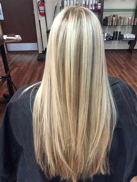 blonde foils in blonde hair